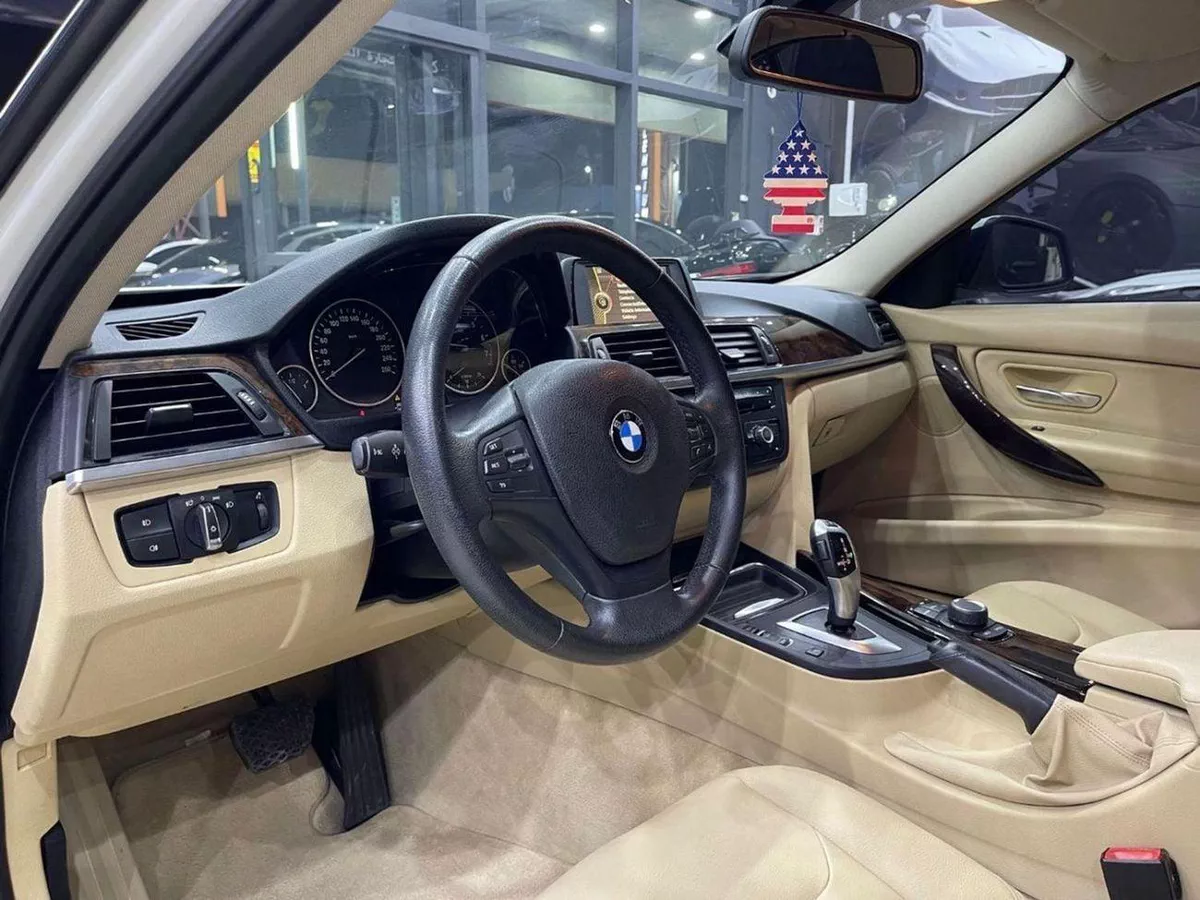 BMW 320i FULL OPTIONS Exclusive 2.0L BMW 3 Series 320 2014-15-0