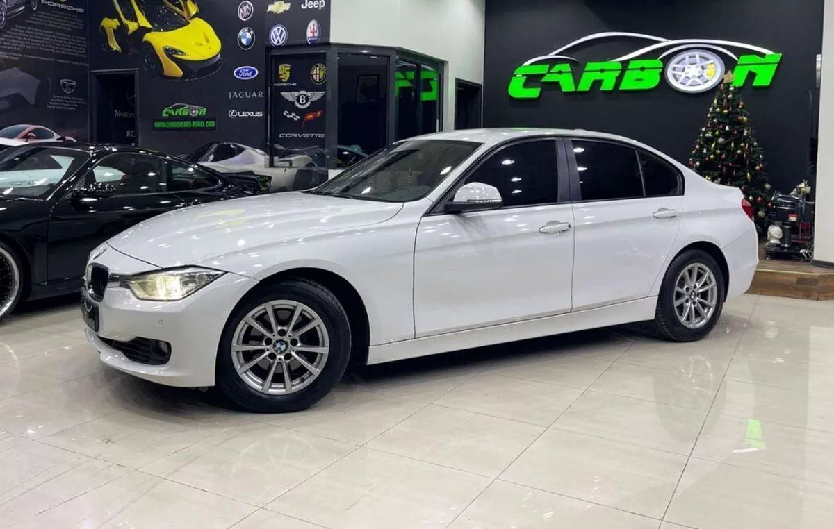 BMW 320i FULL OPTIONS Exclusive 2.0L BMW 3 Series 320 2014-2-0