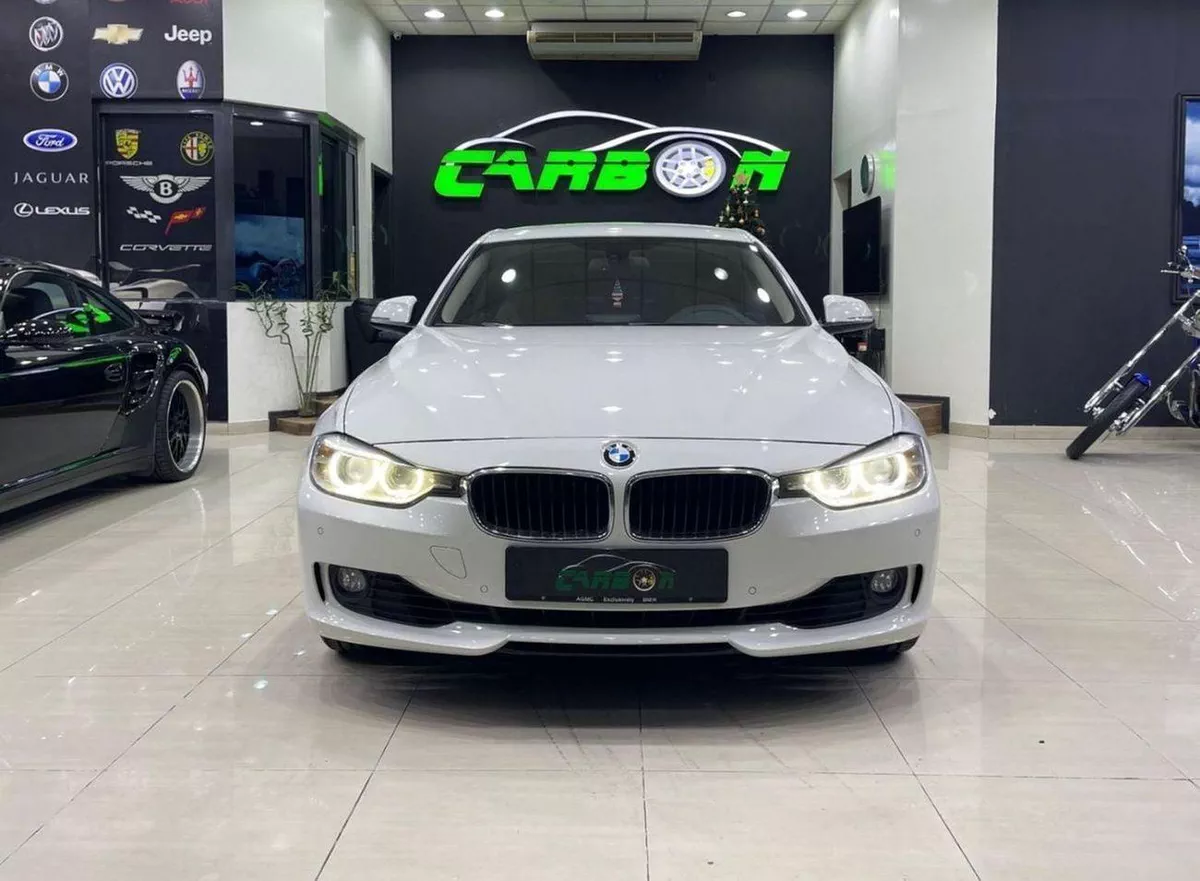 BMW 320i FULL OPTIONS Exclusive 2.0L BMW 3 Series 320 2014-3-0