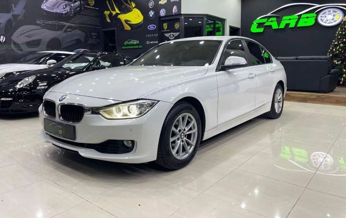 BMW 320i FULL OPTIONS Exclusive 2.0L BMW 3 Series 320 2014-4-0