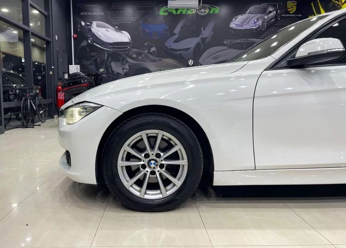 BMW 320i FULL OPTIONS Exclusive 2.0L BMW 3 Series 320 2014-5-0