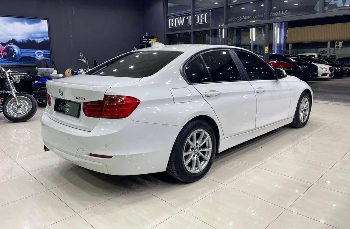 BMW 320i FULL OPTIONS Exclusive 2.0L BMW 3 Series 320 2014-7-0
