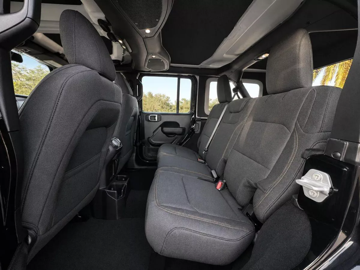 Jeep Wrangler Unlimited SPORT 2.0L A/T-8-0