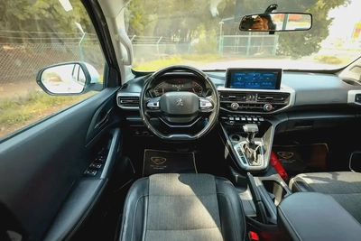Landtrek | Double Cabin 4X2 Automatic | Petrol | GCC Specs | Ref#P07436-7