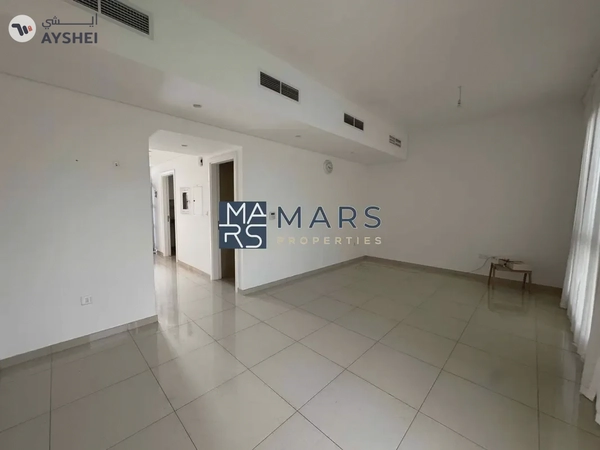 Middle Unit Ready to Move In Excellent Community