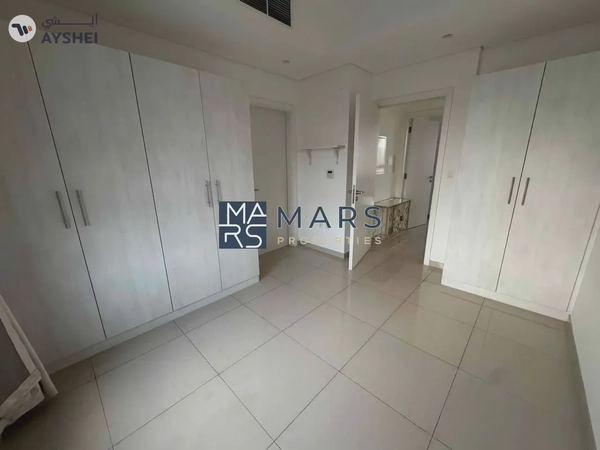 Middle Unit Ready to Move In Excellent Community