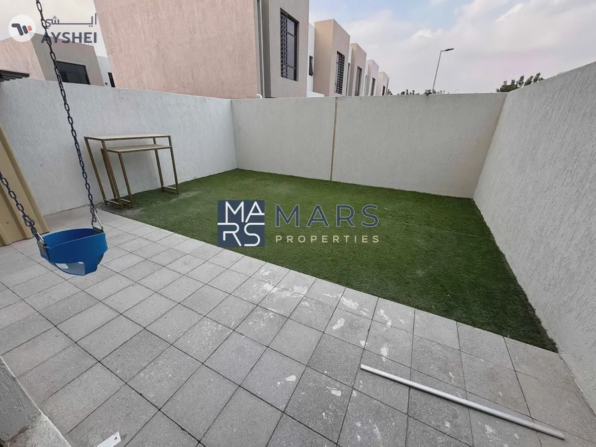 Middle Unit Ready to Move In Excellent Community-13-13