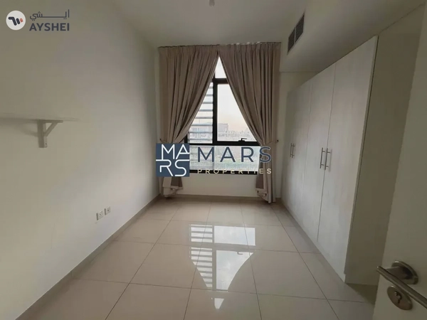 Middle Unit Ready to Move In Excellent Community