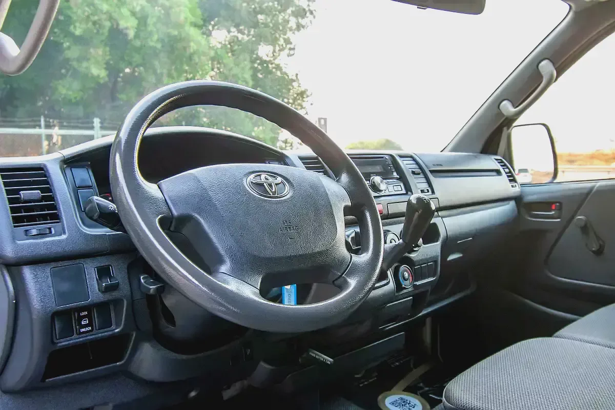 Toyota Hiace Standard Roof | Delivery Van | GCC Specs | Ref#T24064-9-9
