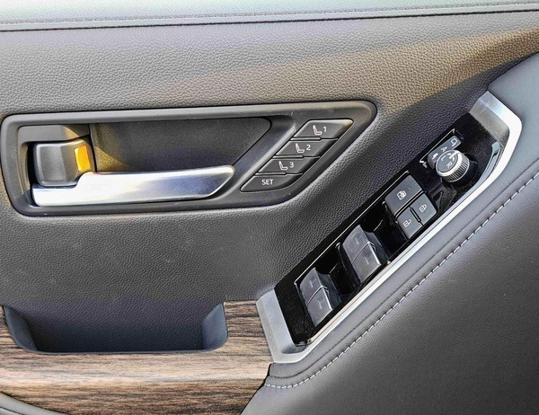 Toyota Land Cruiser VXR 3.5L