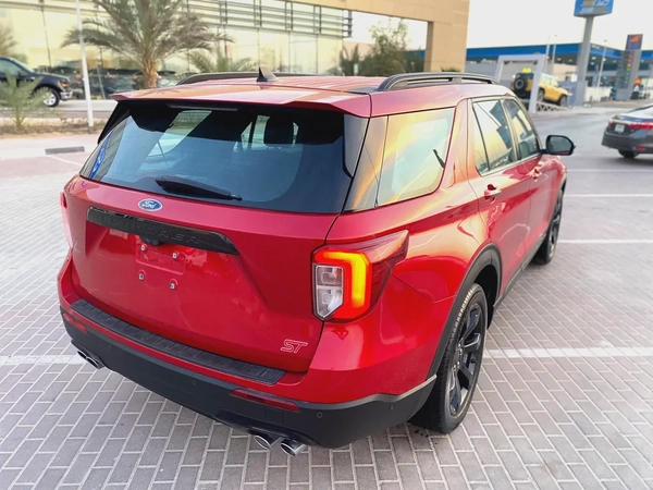 2022 Ford Explorer ST, maroon