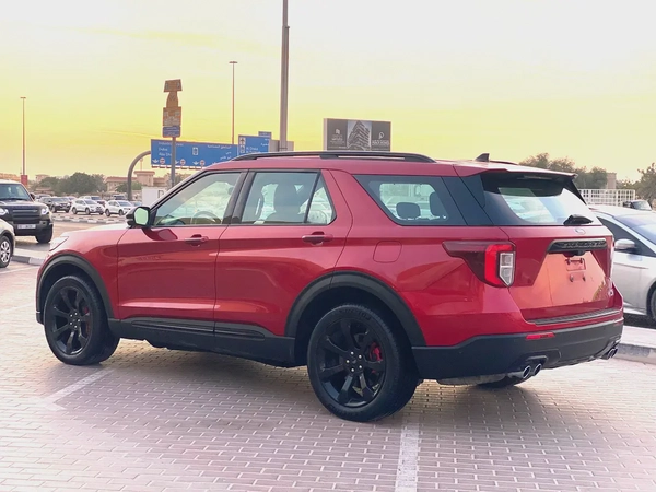 2022 Ford Explorer ST, maroon