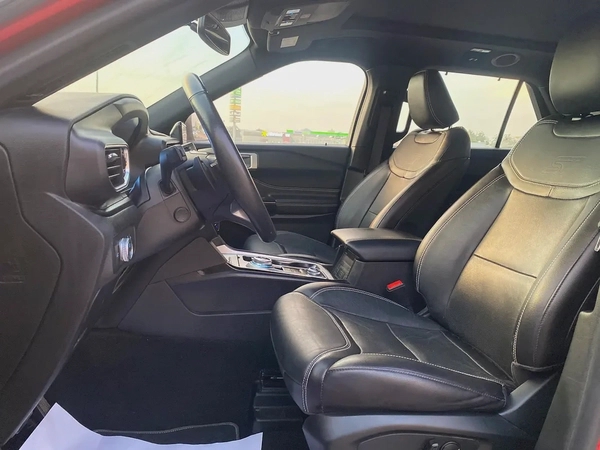 2022 Ford Explorer ST, maroon