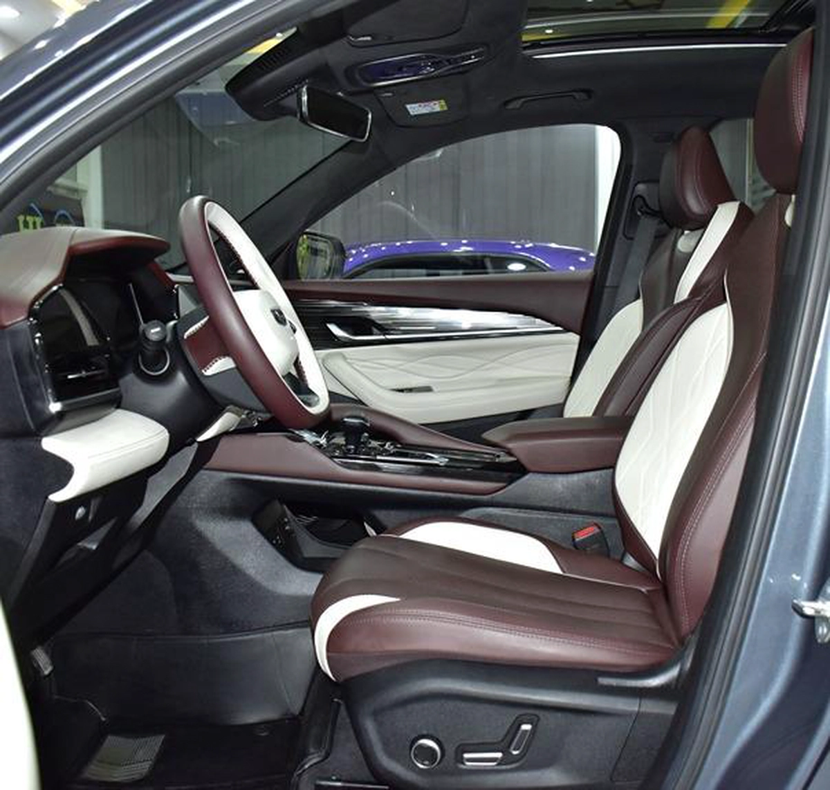 Geely Monjaro 4WD ( 2025 Model ) in Grey Color GCC Specs