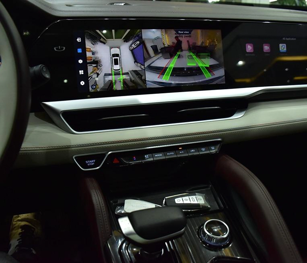Geely Monjaro 4WD ( 2025 Model ) in Grey Color GCC Specs
