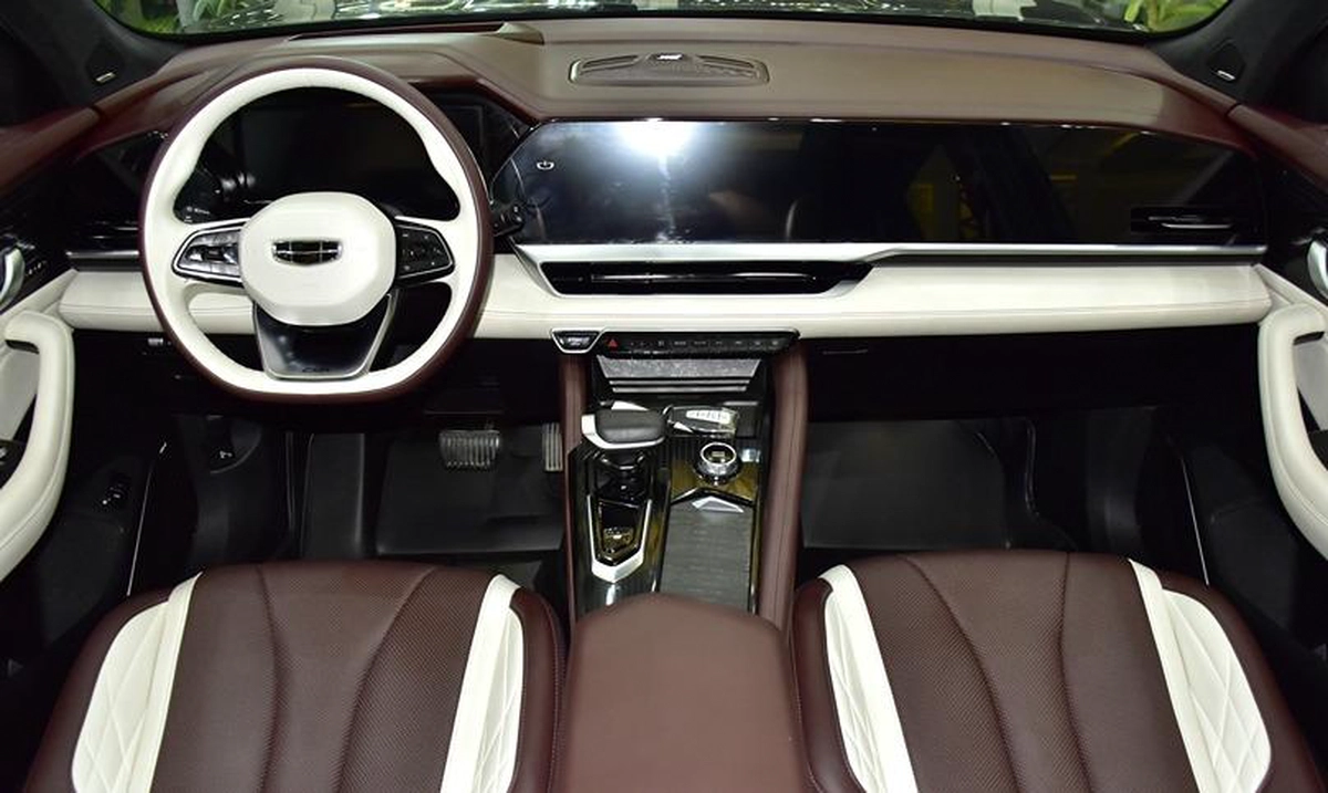 Geely Monjaro 4WD ( 2025 Model ) in Grey Color GCC Specs