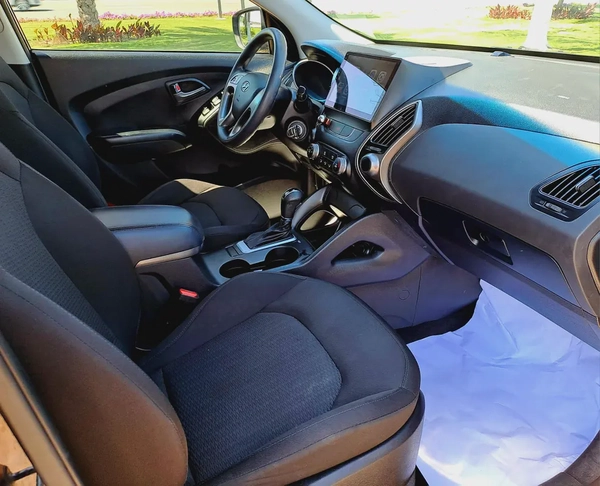 1,725-MONTHLY FOR 1 YEAR ONLY | HYUNDAI TUCSON 2015 2.0L GCC | CRUISE CONTROL I GPS I ACCIDENT FREE
