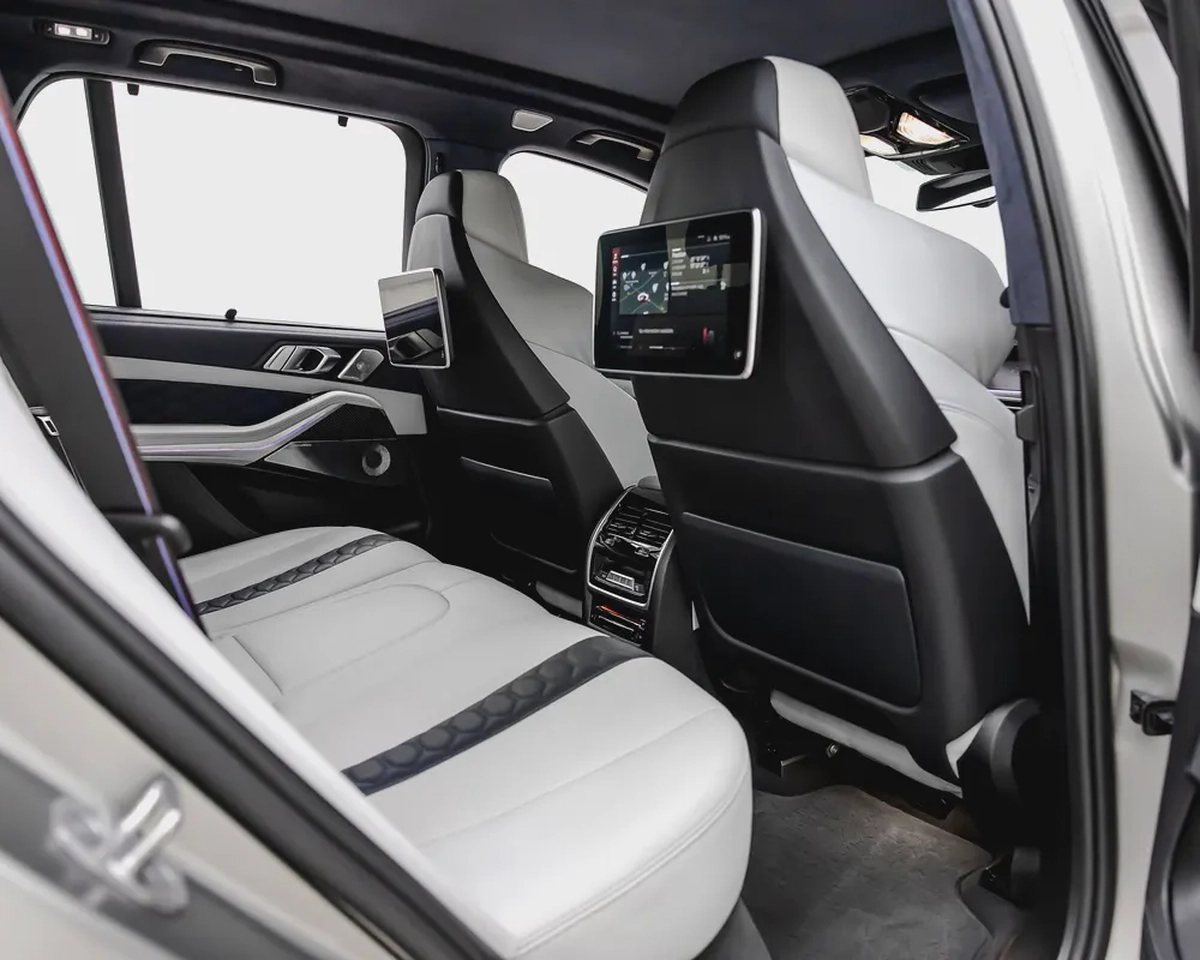 BMW X5M COMPETITION - FIRST EDITION ( 1 of 250 ) - GCC - FSH - EXCELLENT CONDITION-16-16