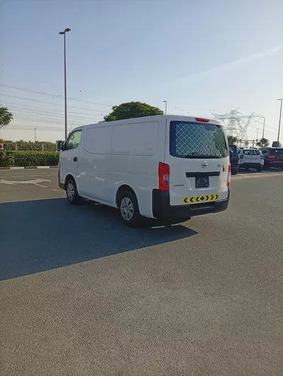 Automatic Gear Nissan Urvan Van 2022 GCC Specs-8