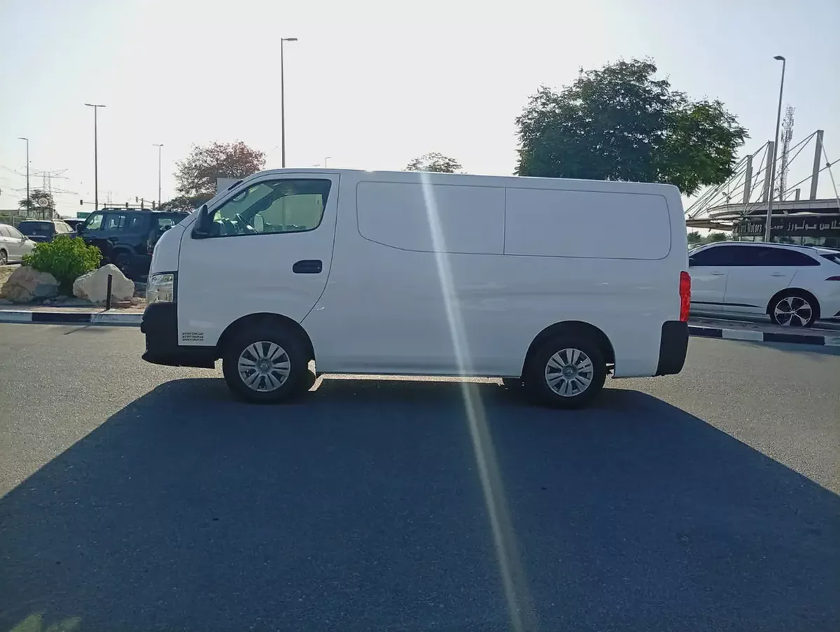 Automatic Gear Nissan Urvan Van 2022 GCC Specs-9-9