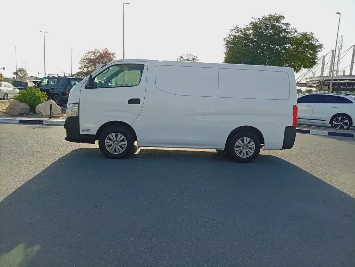 Automatic Gear Nissan Urvan Van 2022 GCC Specs-10-10
