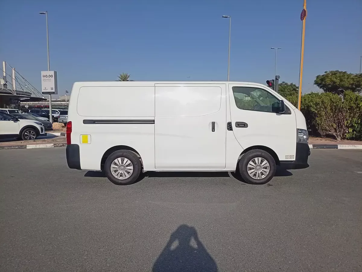 Automatic Gear Nissan Urvan Van 2022 GCC Specs-1-1
