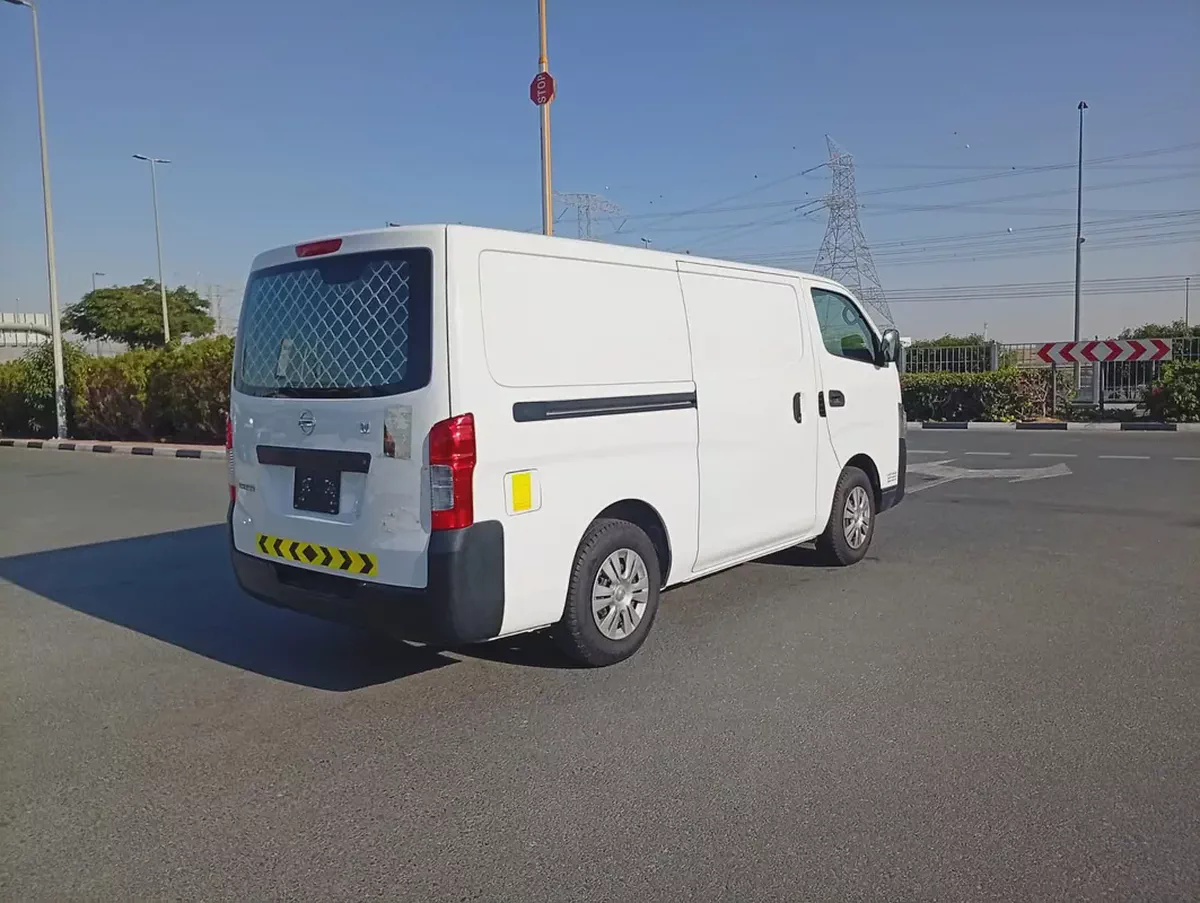 Automatic Gear Nissan Urvan Van 2022 GCC Specs-2-2
