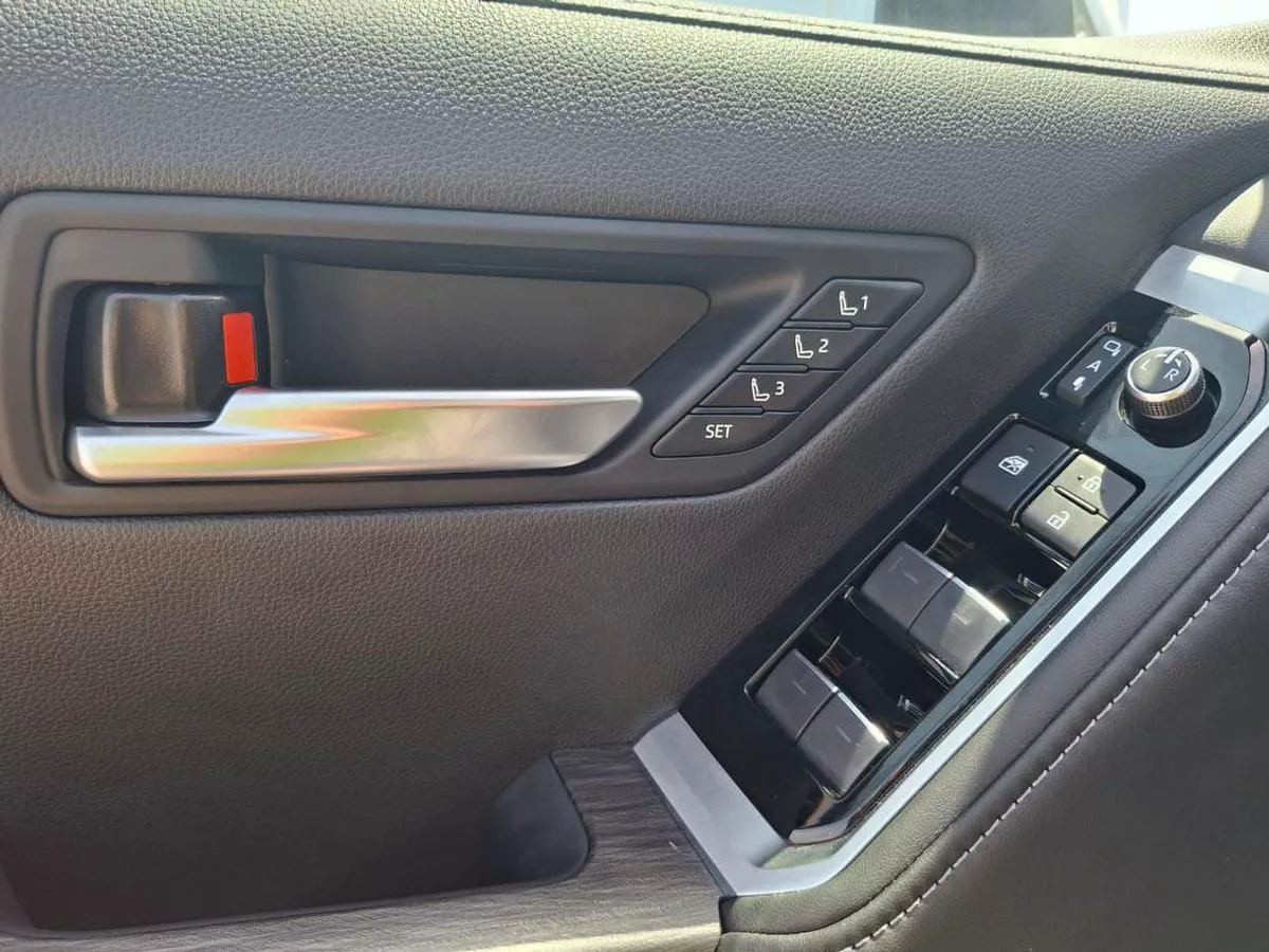 Toyota Land Cruiser VXR-9-0