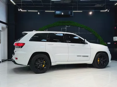 Jeep Grand Cherokee Trackhawk 2018 | GCC Specs | Supercharged 6.2L V8-8