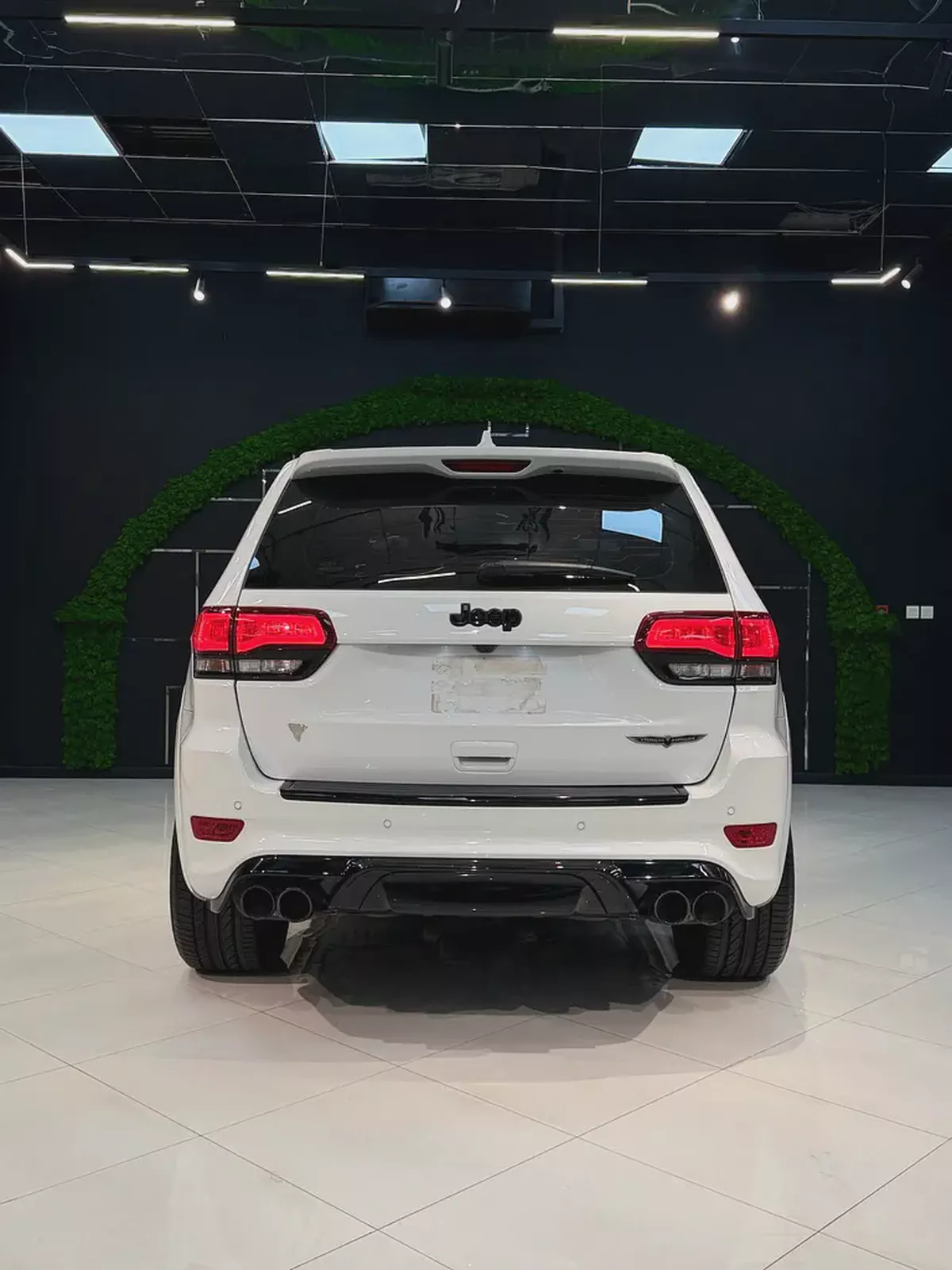 Jeep Grand Cherokee Trackhawk 2018 | GCC Specs | Supercharged 6.2L V8-10-10