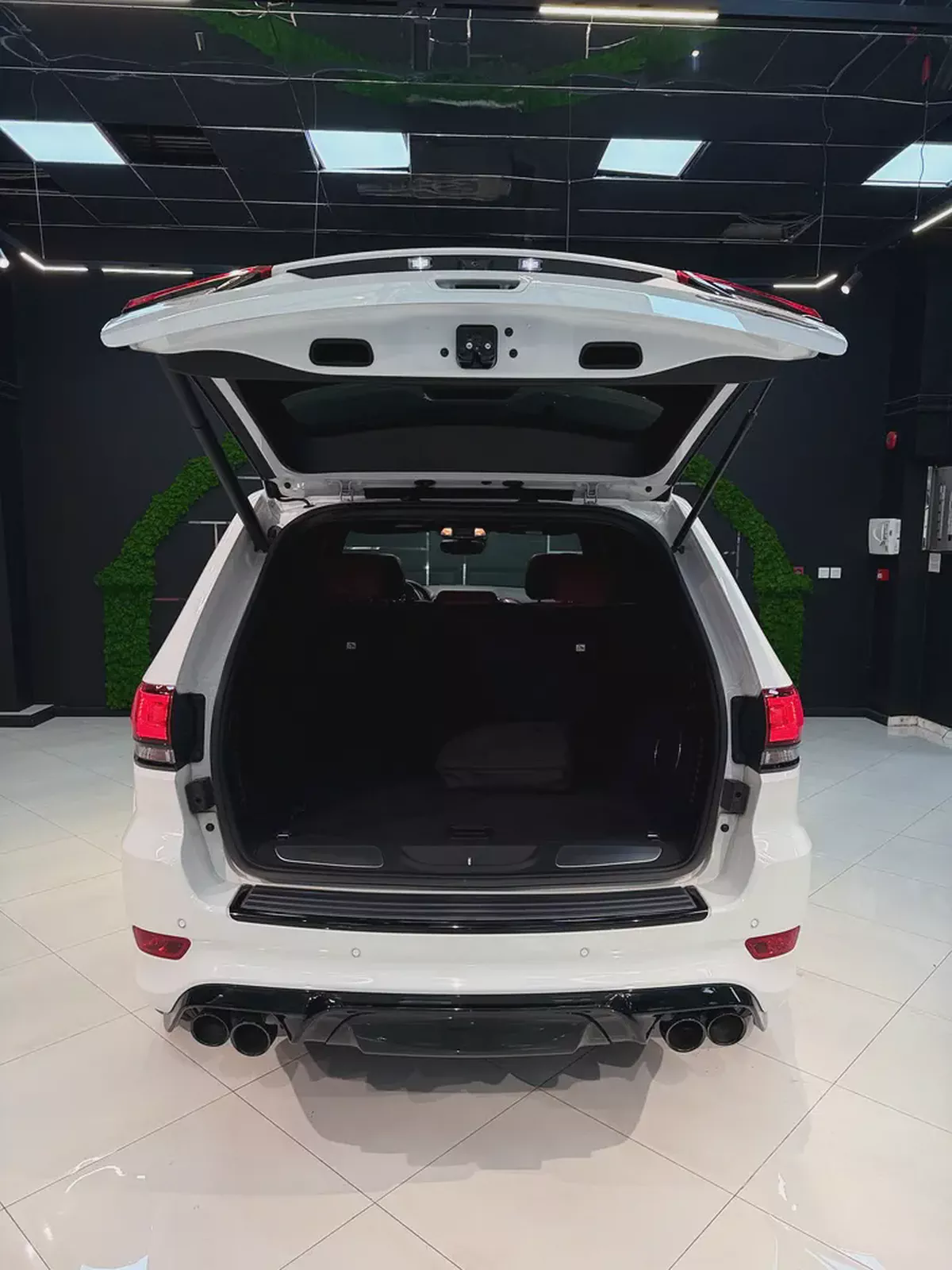 Jeep Grand Cherokee Trackhawk 2018 | GCC Specs | Supercharged 6.2L V8-11-11