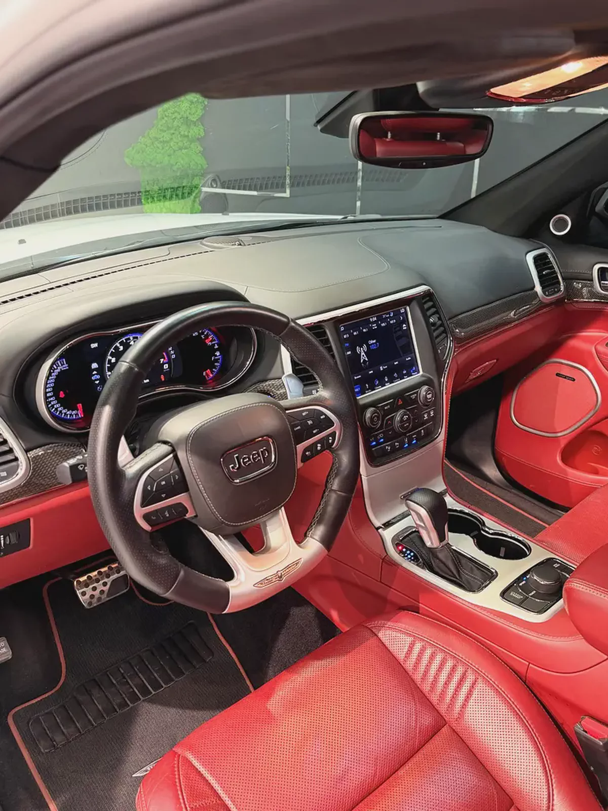 Jeep Grand Cherokee Trackhawk 2018 | GCC Specs | Supercharged 6.2L V8-14-14