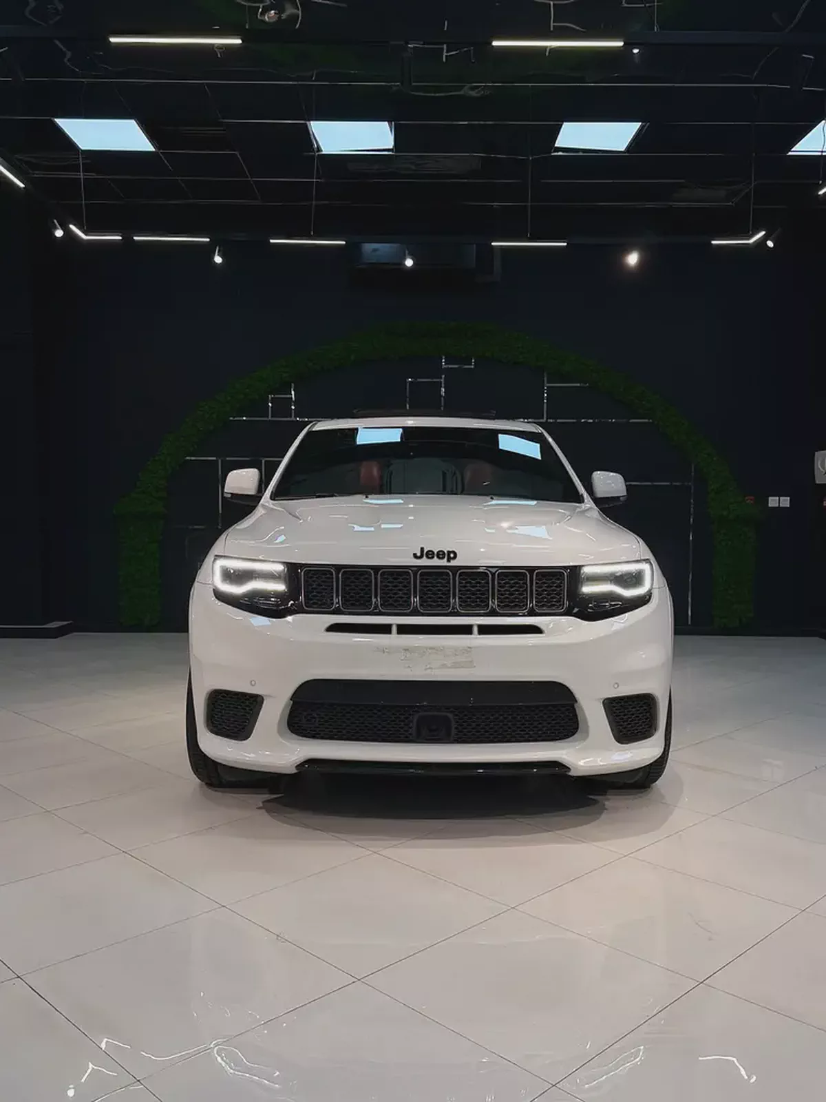 Jeep Grand Cherokee Trackhawk 2018 | GCC Specs | Supercharged 6.2L V8-2-2