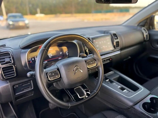 2023 Citroen C5 Aircross Shine - GCC Specs