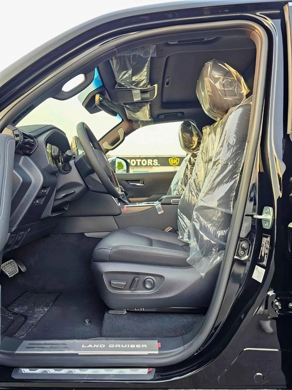 Toyota Land Cruiser VX LC300 | 4.0L V6 PETROL | RADAR | POWER SEATS | BIG DVD | JBL SPEAKERS
