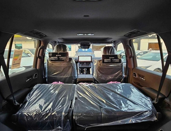 Toyota Land Cruiser VX LC300 | 4.0L V6 PETROL | RADAR | POWER SEATS | BIG DVD | JBL SPEAKERS