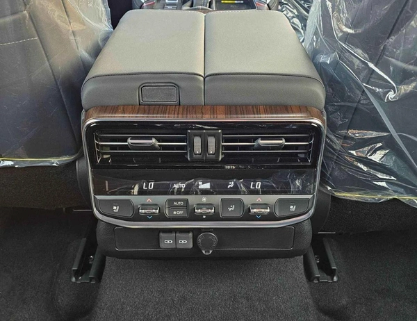 Toyota Land Cruiser VX LC300 | 4.0L V6 PETROL | RADAR | POWER SEATS | BIG DVD | JBL SPEAKERS