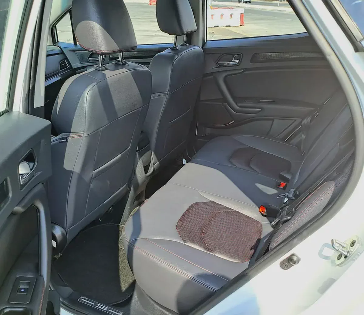 430-Monthly l GCC l Sunroof, Leather, Cruise l Accident Free-11-11