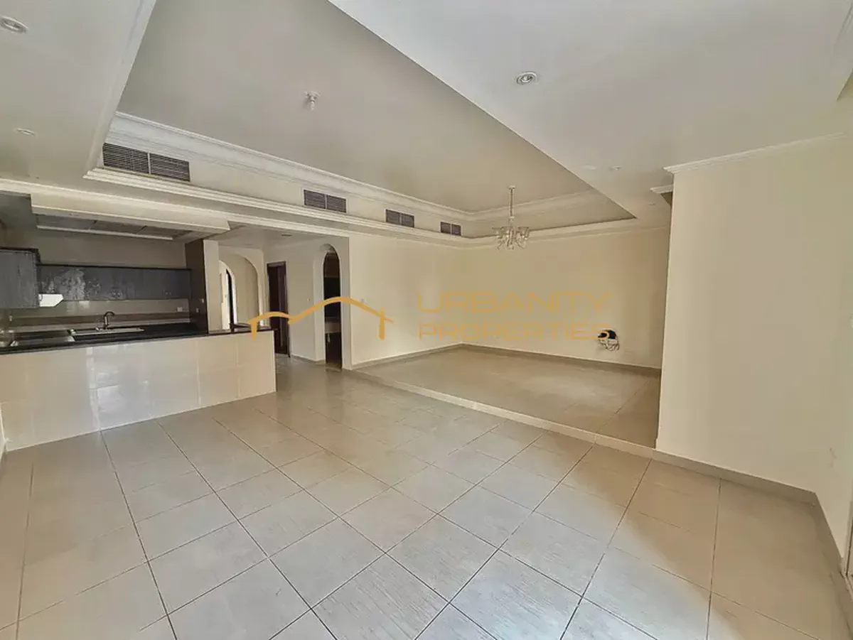 Renovated || 4 Bedroom Villa || Front yard || Al Garhoud ||-2-2