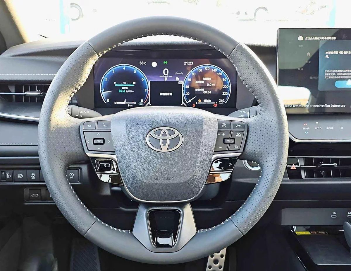 Toyota Camry XLE S SPORT / 2.0L V4 PETROL / PWR SEATS WITH HEADUP DISPLAY / PANORAMIC ROOF (CODE # CMPCS)-12-0