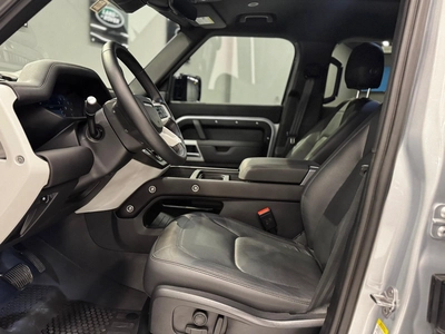 Land Rover Defender 2024-5