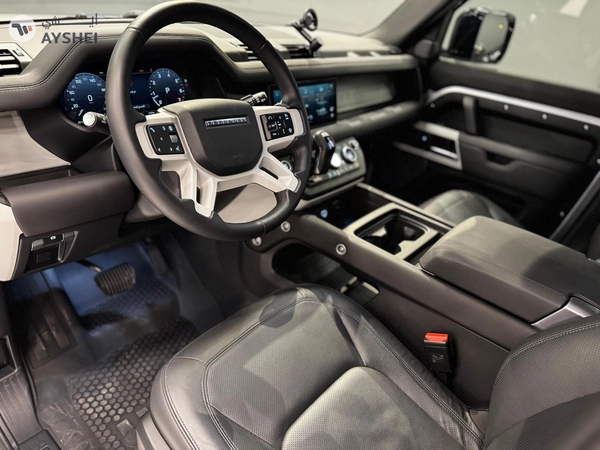Land Rover Defender 2024