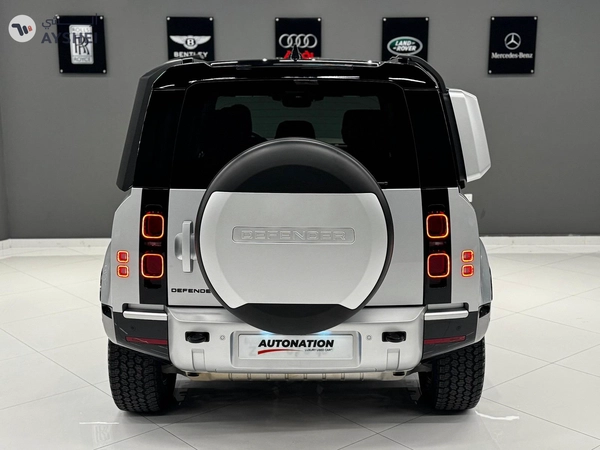 Land Rover Defender 2024