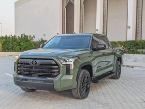 TOYOTA TUNDRA 2023 CREWMAX SR5 IN EXCELLENT CONDITION
