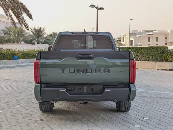 TOYOTA TUNDRA 2023 CREWMAX SR5 IN EXCELLENT CONDITION