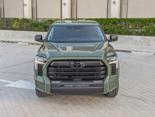 TOYOTA TUNDRA 2023 CREWMAX SR5 IN EXCELLENT CONDITION