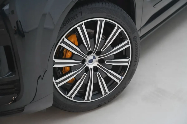 2025 Denza N9 Flagship