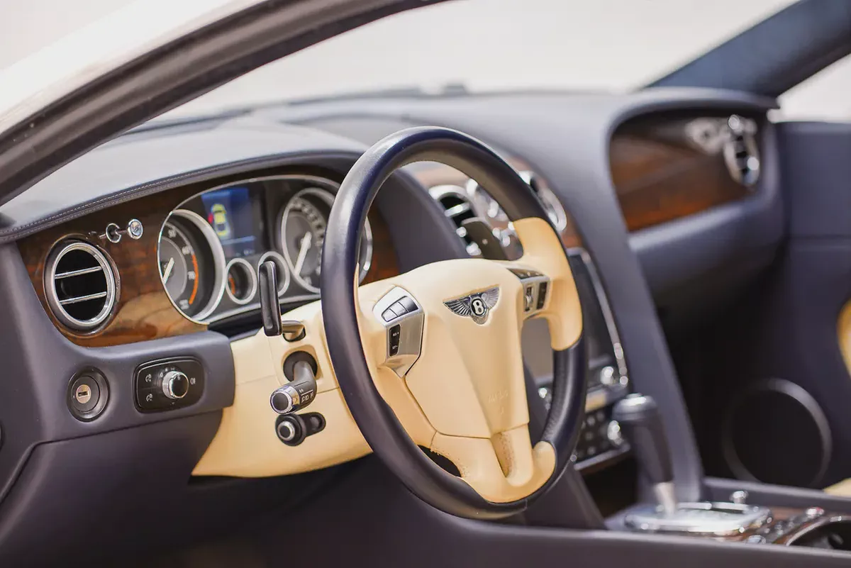 AED 2252 PM | BENTLEY CONTINENTAL GT V8 2014 | WELL MAINTAINED | 1 YEAR WARRANTY | GCC-7-7