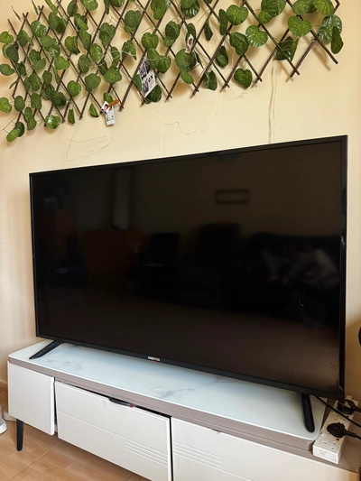 Geepas 58 inch TV-3