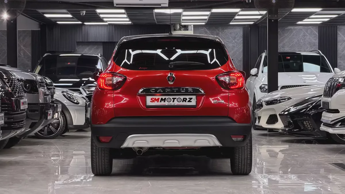 Renault Captur 2018 Special Edition - GCC Specs - Pristine Condition-4-4